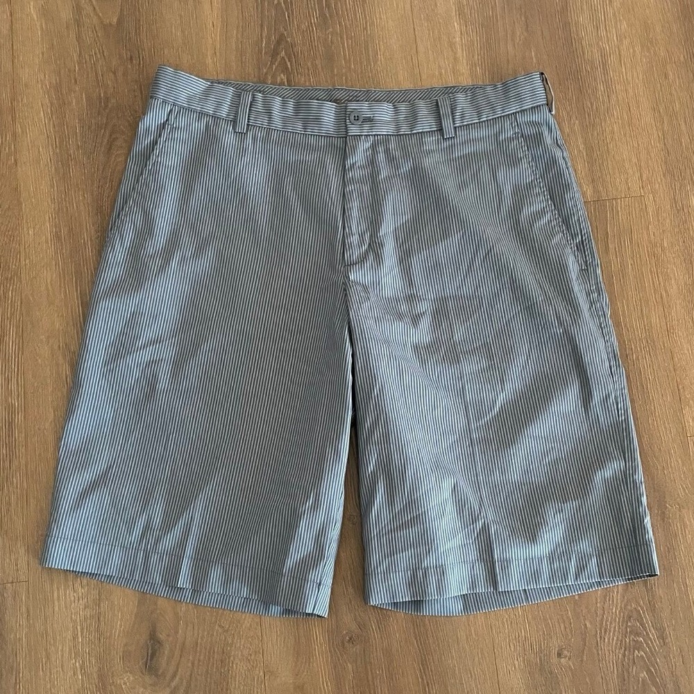 Nike Golf Men's Size 35/36 Performance Shorts Striped Gray Tech Swoosh Athletic